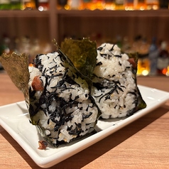 梅ひじきおにぎり