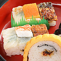 国産うなぎを使った箱寿司