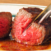 肉バル名物【赤城黒毛和牛ステーキ】2種類の炭を使用して焼き方にまでこだわってご提供。噛んだ瞬間からじゅわっと広がる美味しい肉汁、柔らかい食感をぜひご堪能ください♪