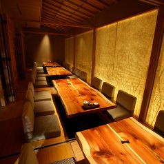 【6×4部屋 最大24名様堀ごたつ個室席】足を崩してゆったりとお寛ぎいただける掘りごたつのお席は女性の方や、お子様連れでの家族のお食事などにもオススメです。レイアウト表もご用意しておりますので、お気軽にお問い合わせ下さい。