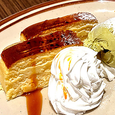 Brick-oven cheese cake with pistachio ice cream