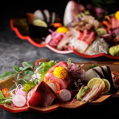 旬の鮮魚などの海の幸と彩り鮮やかな旬野菜