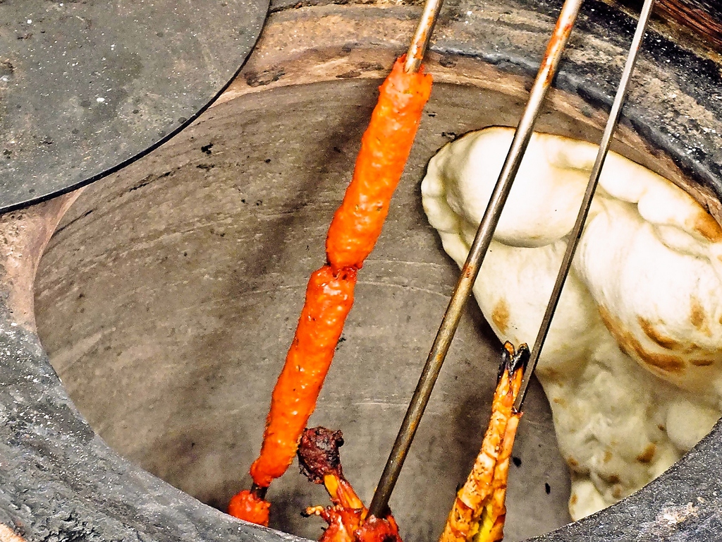 炭火で焼くから余分な脂が落ちてとってもヘルシー!!