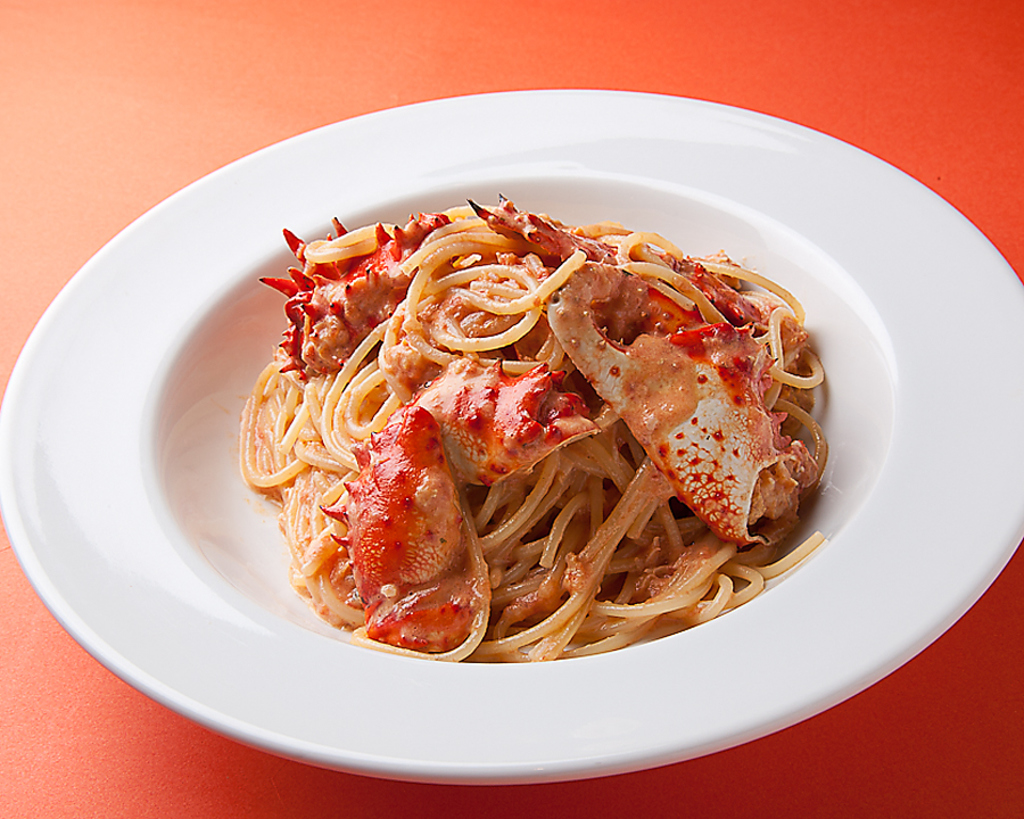 前菜からメインまで旬のお料理でお客様に喜んでいただけるよう心がけしております。