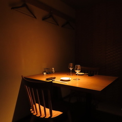 最大8名様までご利用可能な完全個室。接待や周囲を気にせずご利用いただけるお席です。