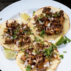 タコス スアデロ（牛肉の煮込み）<3pcs>