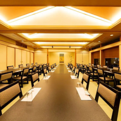 接待や顔合わせなど、フォーマルなシーンにおすすめのテーブル個室を3室ご用意◎ 椅子席なので、ご年配の方も安心してご利用いただけます♪