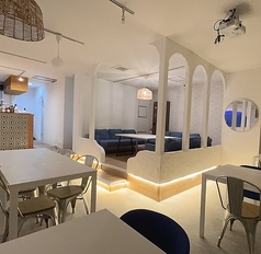 9～１２名様程度で利用できるテラス席！