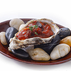 【焼き牡蠣単品】オニオンチリトマトソースとベーコンの焼き牡蠣＜1ピース＞