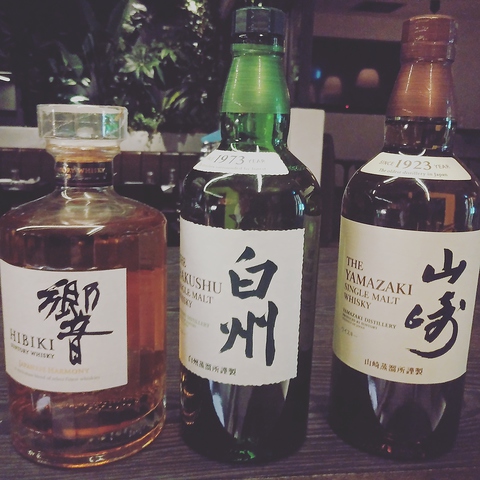横浜駅1分!チーズ・燻製料理とハイボール・フルーツカクテルを楽しむダイニング!