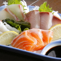 新鮮なお刺身や揚げ物などお酒が進む逸品料理も多数◎