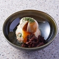 料理メニュー写真&nbsp;キタアカリとベーコンポテトサラダ 生姜ソース＆半熟煮卵のせ