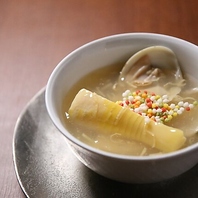 季節の高級食材を使用した創作和食を楽しめます