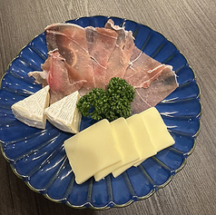 生ハムとチーズの盛り合わせ