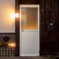 通り過ぎてしまいそうな扉