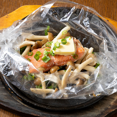 鮭とキノコの包み焼き