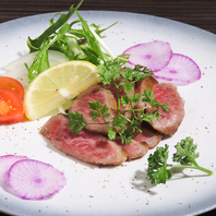 熟成と炭火が味わい深い鶏と極上和牛の共演を実現します