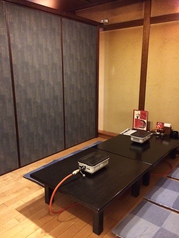 お座敷は６名席・１０名席ご用意しております。
