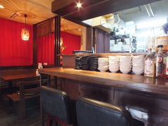 一名様でも気軽にお召し上がりいただける、カウンター席。厨房内の作業も見れちゃいます！お食事も、ちょっとした飲みも、お気軽にどうぞ♪