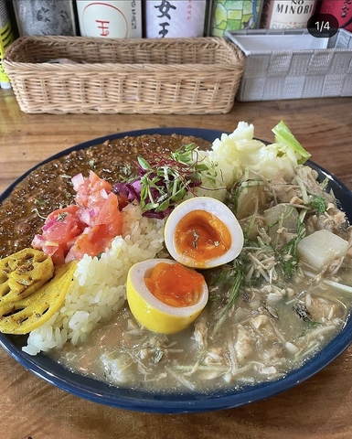 こだわりのスパイスカレーが楽しめます♪お酒やおつまみのご用意もございます。