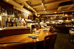 ライブ感溢れるカウンター席もご用意しておりますのでふらっとひとり飲みにも最適◎仕事帰りの一杯など、是非お気軽にご利用ください！