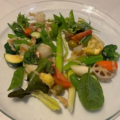 季節の野菜のコリコリサラダ