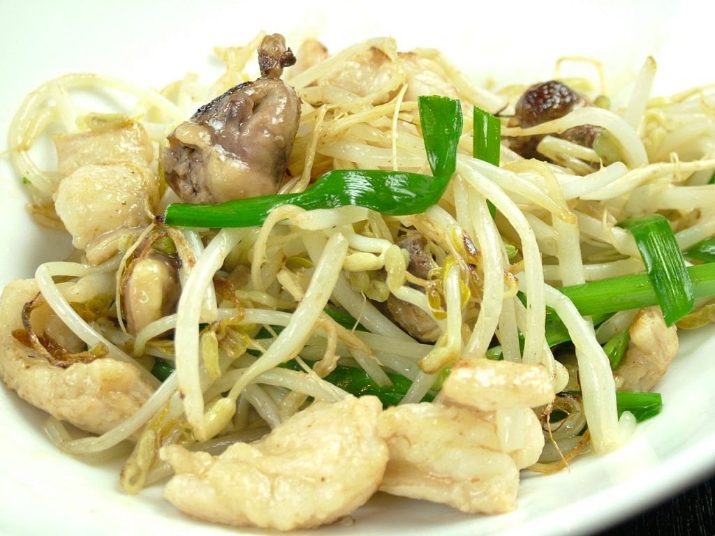 人気の『ホルモンもやし炒め』居酒屋メニューも豊富です