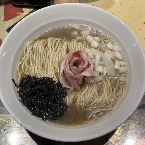 新宿ゴールデン街にあるラーメンとお酒が楽しめるお店♪