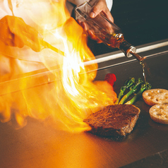 フランベで仕上げる厳選ブランド牛の写真