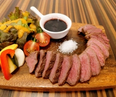 【絶品！】鹿モモ肉のタリアータ　1790円（税込）〜の写真