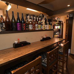 お一人様でも気軽に立ち寄れるカウンター席をご用意。仕事帰りの一杯やサク飲みはもちろん、料理とお酒をゆっくり味わいたい方にもおすすめです。