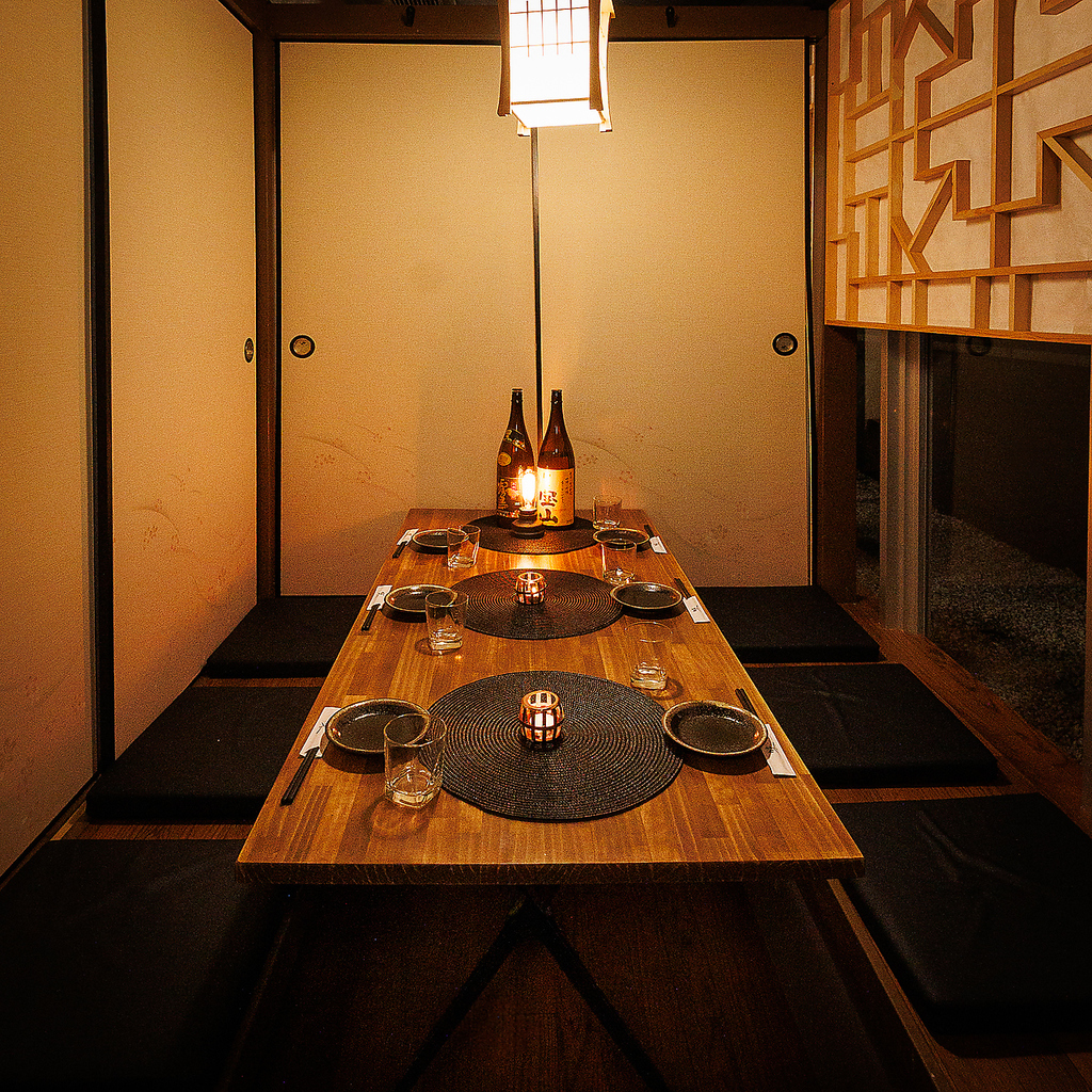 隠れ家空間。やわらかな灯りが落ち着いた雰囲気を演出してくれます。少人数から利用可能！