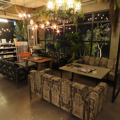 友安製作所Cafe&Dining博多の雰囲気1
