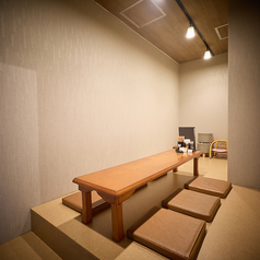 【個室6名～8名様×1席】最大8名様まで収容可能◎お子様用の椅子もご用意しているのでご家族連れにも安心◎個室でゆっくりとお寛ぎいただけます♪