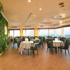 80名～着席で最大150名、立食の場合最大250名までの大規模宴会も可能です！会社宴会や結婚式の2次会、学校のイベント、同窓会や婚活パーティーなどご利用実績多数！お気軽にご相談ください♪