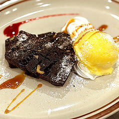 Hot brownies&vanilla ice cream