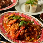 当店でご提供するのは、まさに「美味しいタイ料理」そのものです。その秘密は、本場タイのコック直伝の技術とレシピを忠実に守っている点にあります。定番のパッタイやカレーから、現地の家庭料理まで、本物の味を追求したこだわりの一皿をぜひご堪能ください。