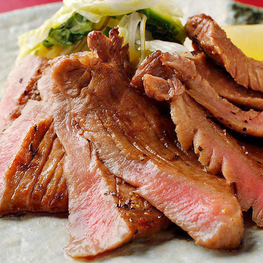 当店名物の牛タンは必食！当店のおすすめの一品、不動の人気メニューです！ぜひ、楽しいひとときを♪