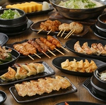 本格的な肉料理から定番のおつまみ、〆のラーメンとカレーまで！四十五縁家特製餃子もあります♪