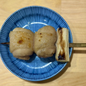人気の100g級鶏もも串は食べ応え抜群！さらに店長こだわりの本格串メニューが豊富に揃い、素材と味に徹底的にこだわったラインナップ。串好きにはたまらない、贅沢なひとときをお楽しみください。