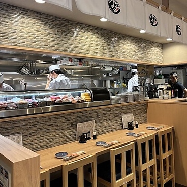 すし酒場くらや吉祥寺本店の雰囲気1