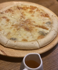 4種のチーズピッツァ