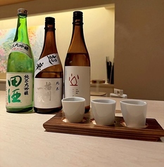 常時10数種類ご用意しております。日本酒ソムリエ厳選の希少な日本酒も多数ございます。
