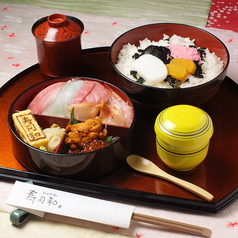 海鮮丼　卯月（うづき）＜特上ちらし＞