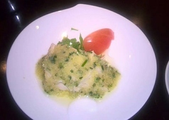 むし鶏の特製タレ付 玉葱、生姜すりおろしタレ付