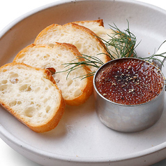 レバーペーストのキャラメリゼメルバトースト添え