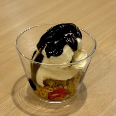バニラアイス バルサミコチョコソース