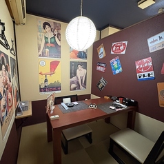 掘りごたつでゆっくりおくつろぎいただけます。※お部屋によって人数が異なります。