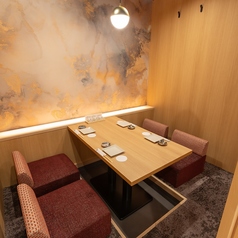 【掘りごたつ席：4名様までご利用可能】会社帰りのご飯やデートなどにぴったり♪静かで寛ぐ個室をご用意。