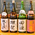 じっくり味わうなら日本酒もおすすめ。銘柄は仕入れ状況によって変化しますので、気になる方はお店におと言わせください。